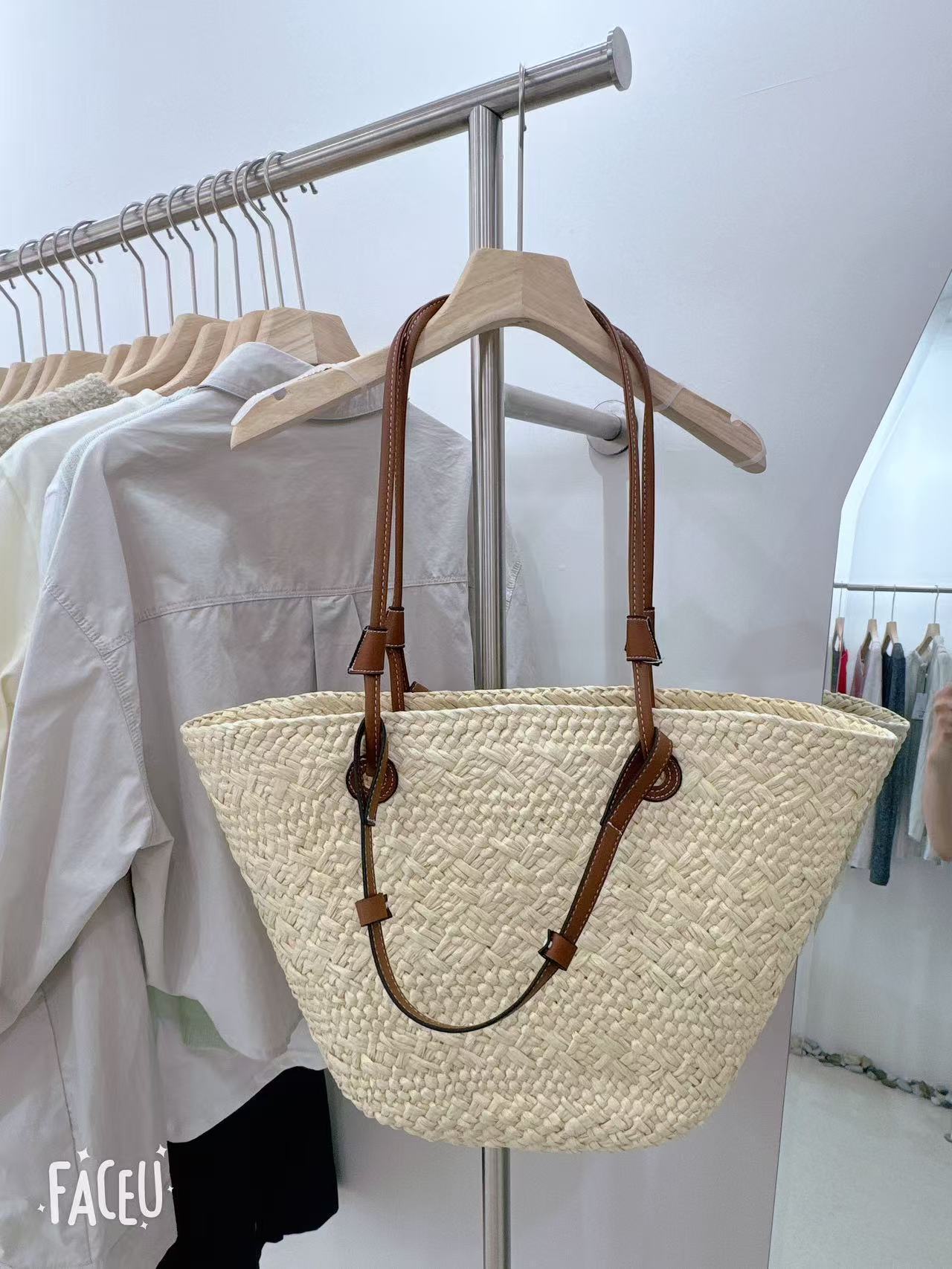 Tragbare Retro-Schultertasche aus Strohgewebe für Damen mit großem Fassungsvermögen