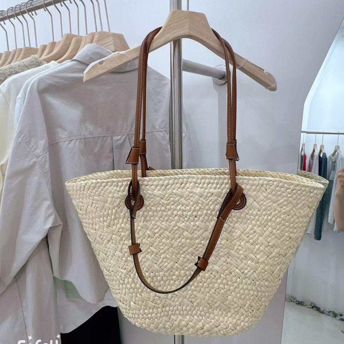 Tragbare Retro-Schultertasche aus Strohgewebe für Damen mit großem Fassungsvermögen