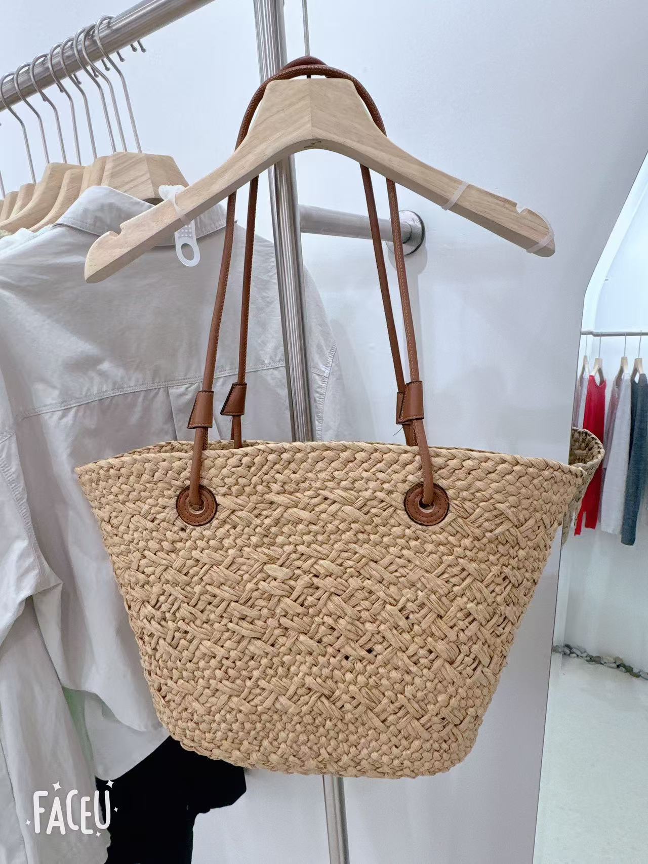 Tragbare Retro-Schultertasche aus Strohgewebe für Damen mit großem Fassungsvermögen